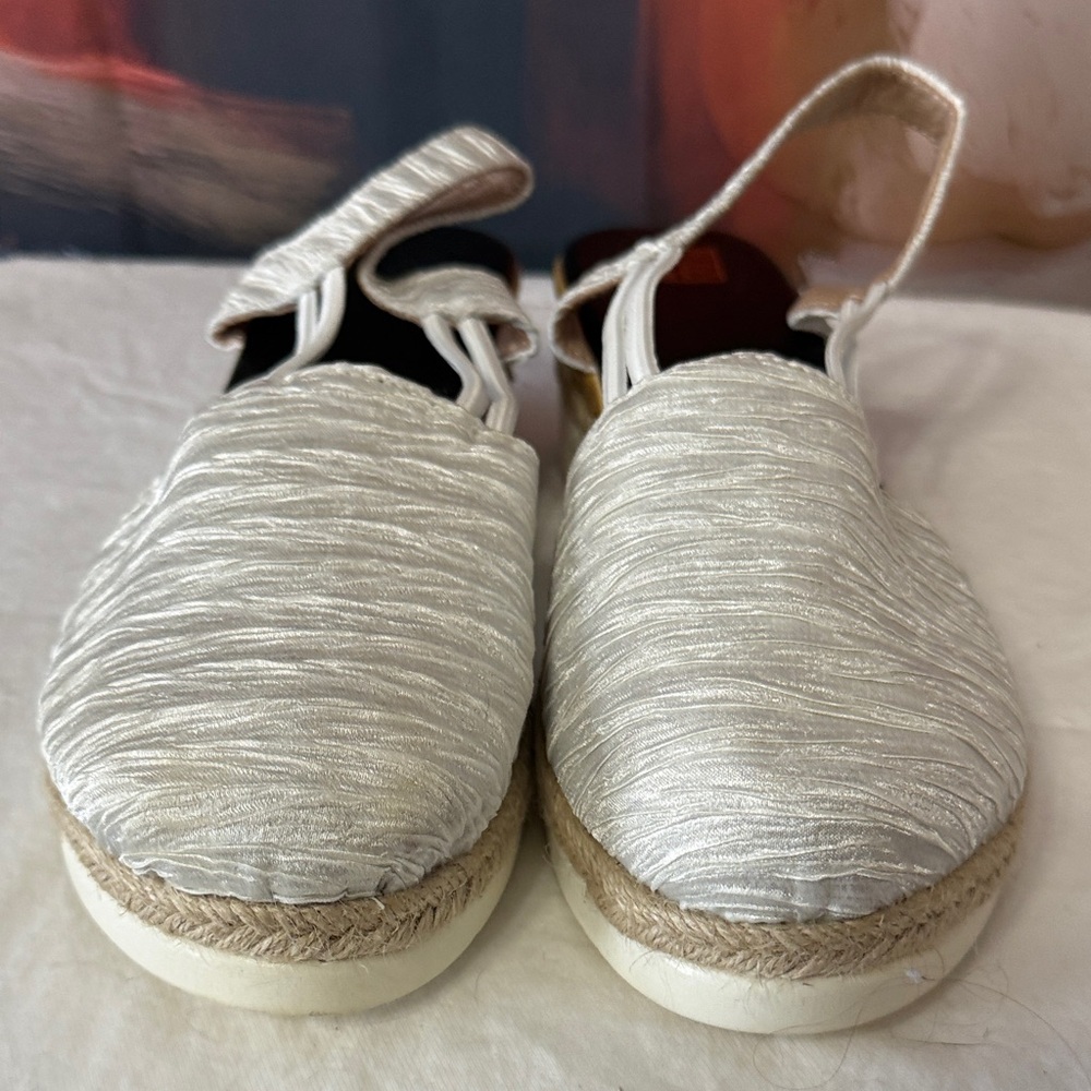 Elegant White Espadrille Wedges - Picture 4 of 6